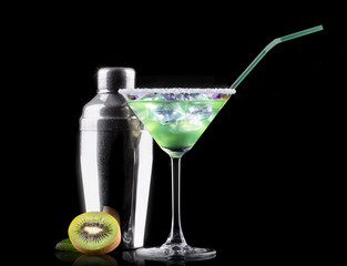 Cocktail Smoothie, with slices of kiwi on a black