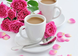 Fototapeta premium Cups of coffee and pink roses on white background