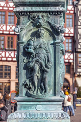 Fototapeta na wymiar alegoria żelaza przy fontannie sprawiedliwości