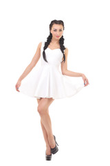 Naklejka premium beautiful young brunette in a white dress