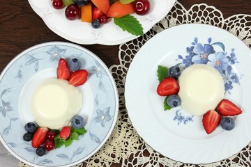Panna cotta dessert