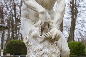 Obraz premium Statue lion.Ornamental fountains of the Palace of Aranjuez, Madr