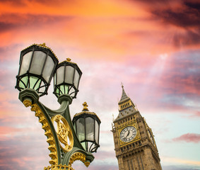 Fototapeta na wymiar Beautiful sky over Big Ben and classic London lamp post
