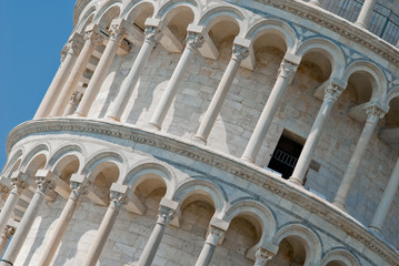 Torre pendente di Pisa, colonne e campanile