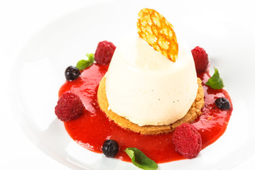 Pana cotta with raspberries