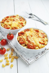 Pasta baked with tomato and cheese