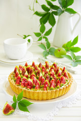 Tart with figs and mascarpone cream.