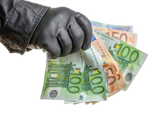 Dieb mit Lederhandschuh greift nach Geldscheinen