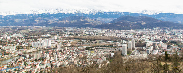 Grenoble et le massif de Belledone