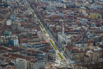 Obraz premium Nouveau tram cours Jean Jaurès à Grenoble