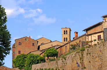 Fototapeta na wymiar Mury miejskie i panoramę Cortona, Toskania, Włochy
