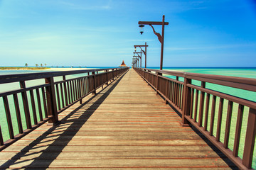 Fototapeta premium Wood bridge to the sea