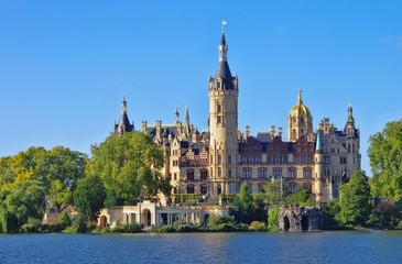 Fototapeta na wymiar Zamek w Schwerinie - 06 pałac w Schwerinie