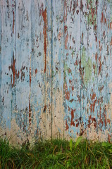 Hintergrund Bretterwand mit pastellfarbenen Lackresten