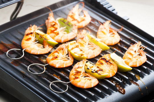 prawn skewers with lime on electric grill