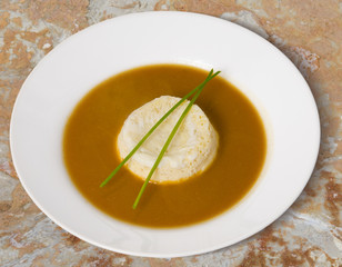 Mousseline de Langoustines et sa bisque.