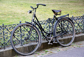 Fototapeta na wymiar old bicycle wheel