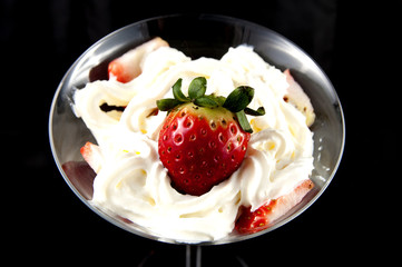 Dessert. Strawberries with cream