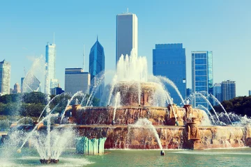 Foto auf Leinwand fountain in chicago downtown © maksymowicz