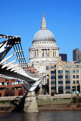 Fototapeta premium St Paul's Cathedral and the Millennium Bridge