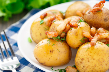 Potato with bacon and herbs