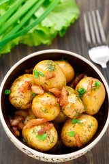 Potato with bacon and herbs