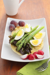 Egg and asparagus salad