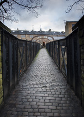 Obraz premium cobbled bridge in yorkshire mill town