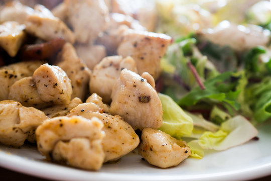 Grilled chicken with fresh vegetable salad