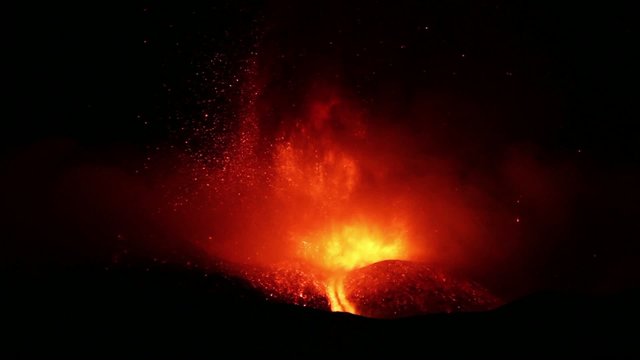 paroxysm  Etna in 2013