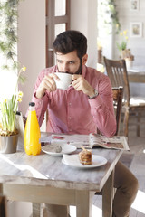 Young man sitting in coffee shop.