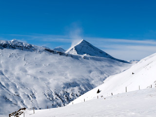 Fototapeta na wymiar Skiing area in the Alps