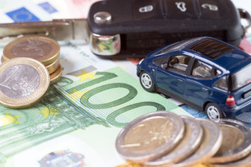 Auto und Euro Geldscheine mit Autoschlüssel
