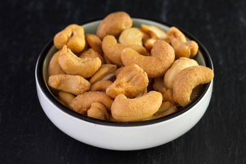 cashew with pepper in bowl
