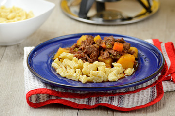 Piatto di Gulasch con gnocchetti ungheresi