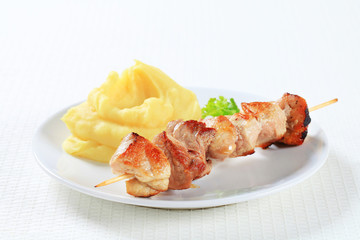 Pork souvlaki with mashed potato