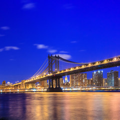 Fototapeta na wymiar Manhattan bridge at twilight