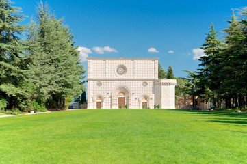 Fototapeta na wymiar Bazylika Santa Maria di Collemaggio - L'Aquila - Włochy
