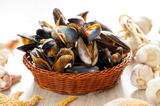 Mussels in basket
