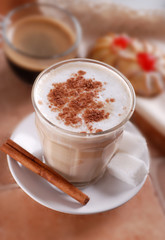 caffè e latte per la prima colazione