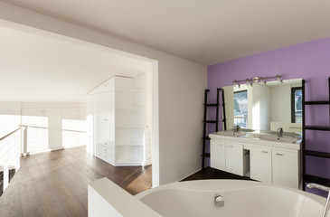 Fototapeta na wymiar beautiful interior of a new apartment, view bathtub