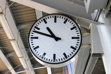 Fototapeta na wymiar Public clock in the sky-train station.