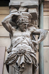 Sculpture en pierre homme