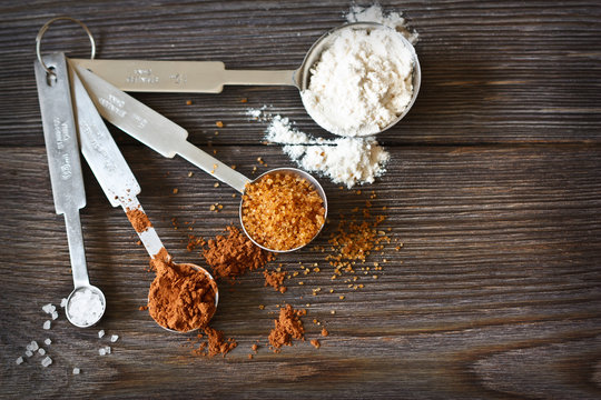 Measuring spoons.