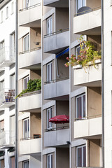 Fassade eines Mehrfamilienhauses in Frankfurt am Main, Deutschla