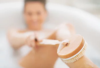 Foto op Plexiglas Closeup on young woman in bathtub using body brush © Alliance