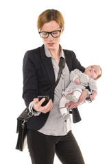Geschäftsfrau mit Baby und Handy