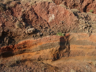 Vulkanablagerungen auf Santorini, Griechenland