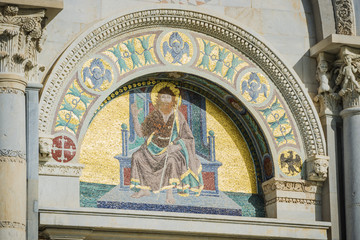 Fototapeta na wymiar Detail facade cathedral Pisa