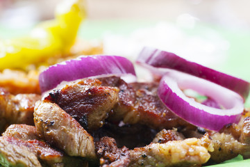 griechische Gyros auf einem Teller
